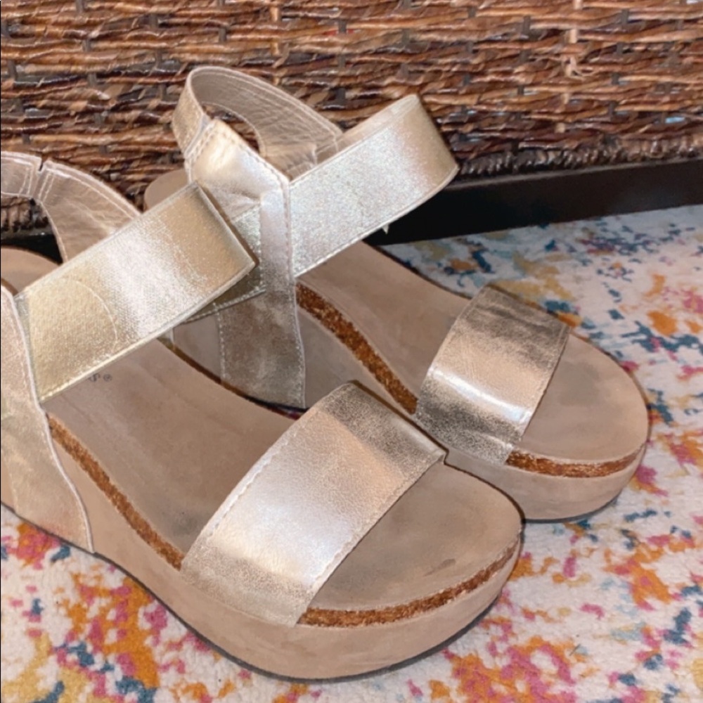 Pierre Dumas Gold Wedges *OTBT LOOKALIKE*